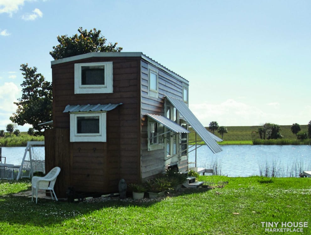 Gracious Tiny House Park, Lake Okeechobee, Florida - Image 2 Thumbnail
