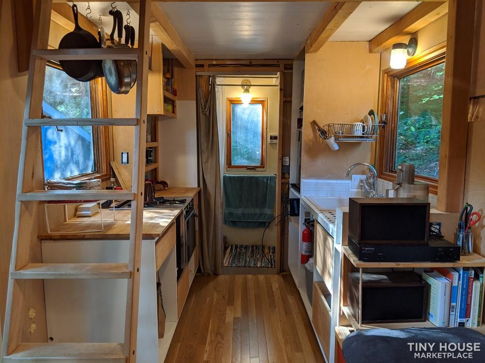 ☀️ 17' New England Inspired Tiny House *Light + Spacious*☀️ - Image 3 Thumbnail