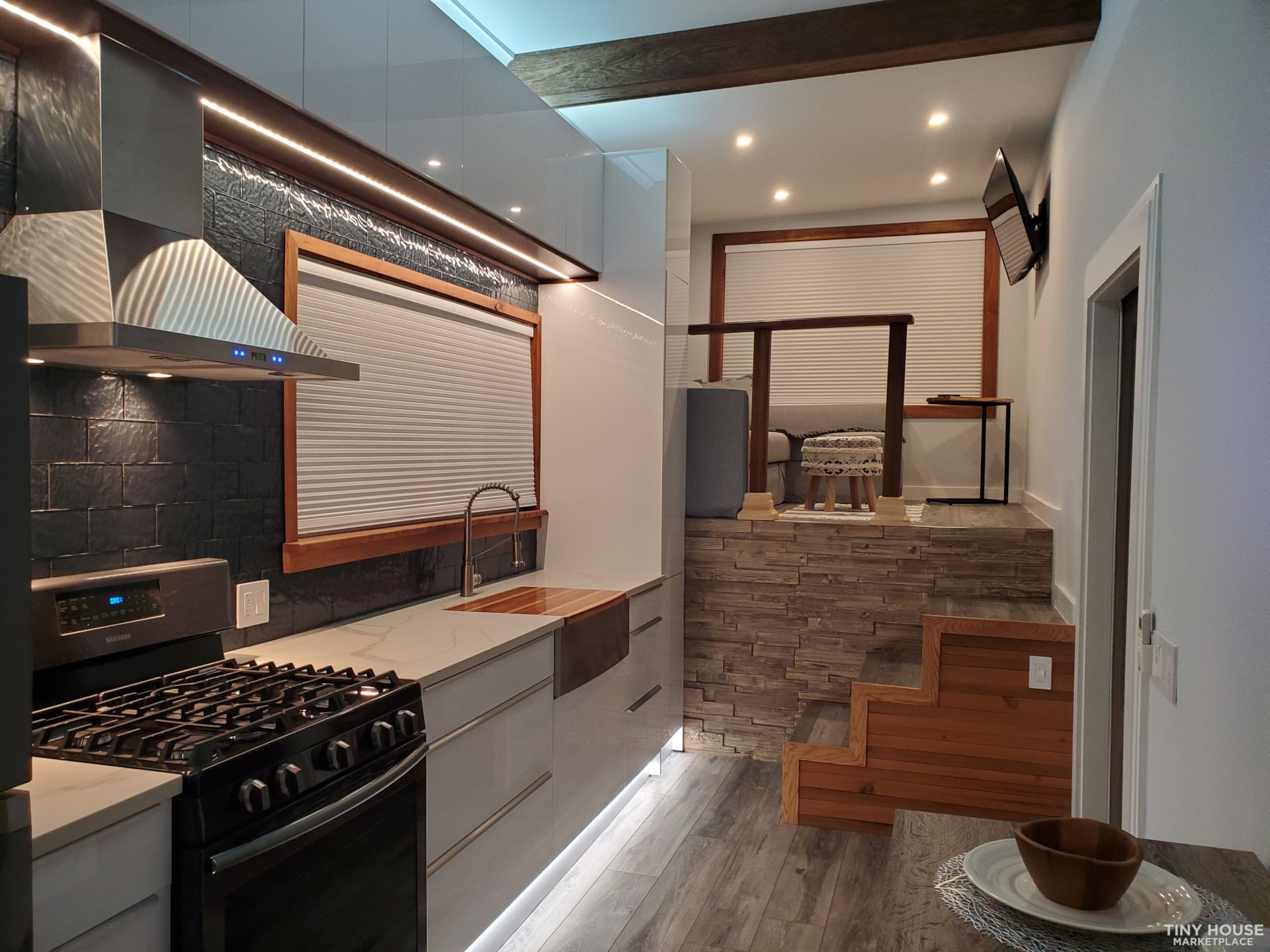 * Modern Tiny House * - Image 1 Thumbnail