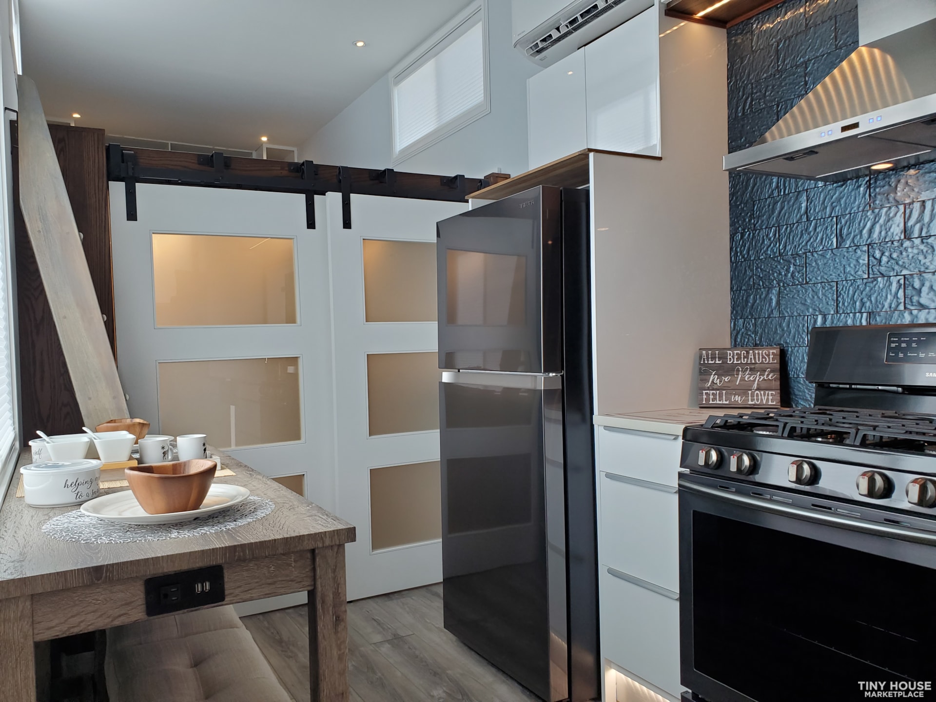 * Modern Tiny House * - Image 3 Thumbnail