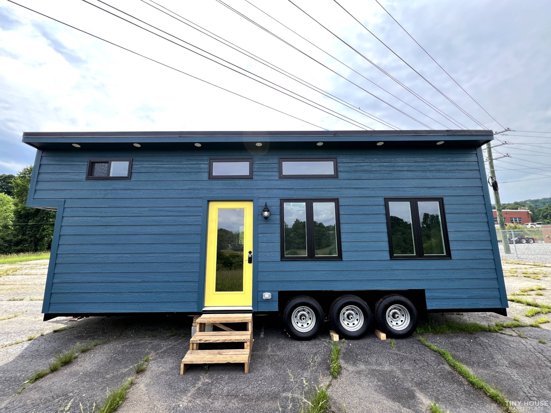 *NEW* 390 sq/ft Tiny House with main floor bedroom & loft (2 bedroom, 1 bath)