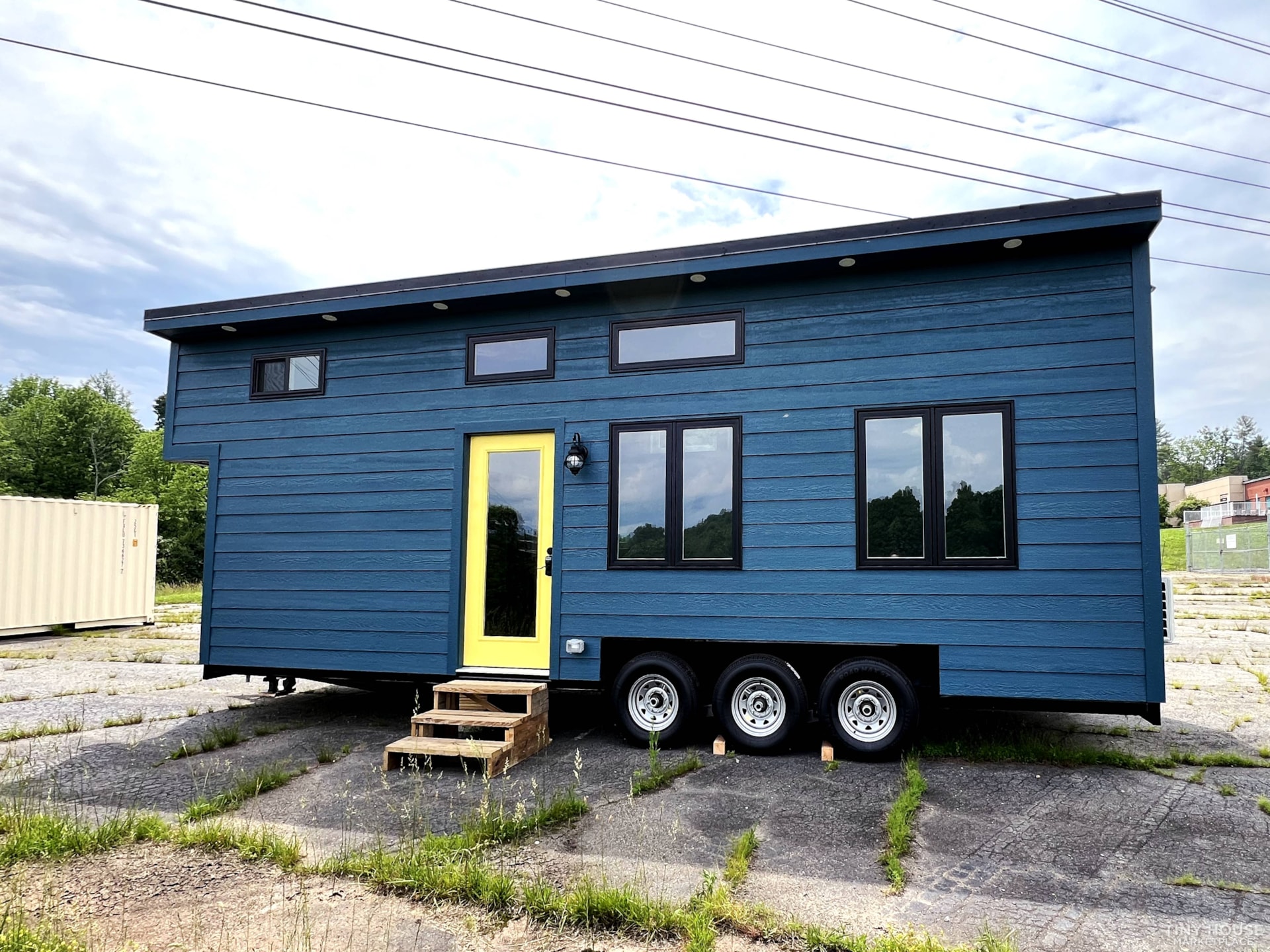 *NEW* 390 sq/ft Tiny House with main floor bedroom & loft (2 bedroom, 1 bath) - Image 2 Thumbnail