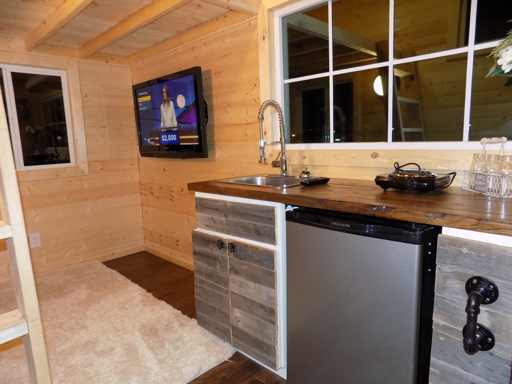 Tiny House For Sale - Image 4 Thumbnail