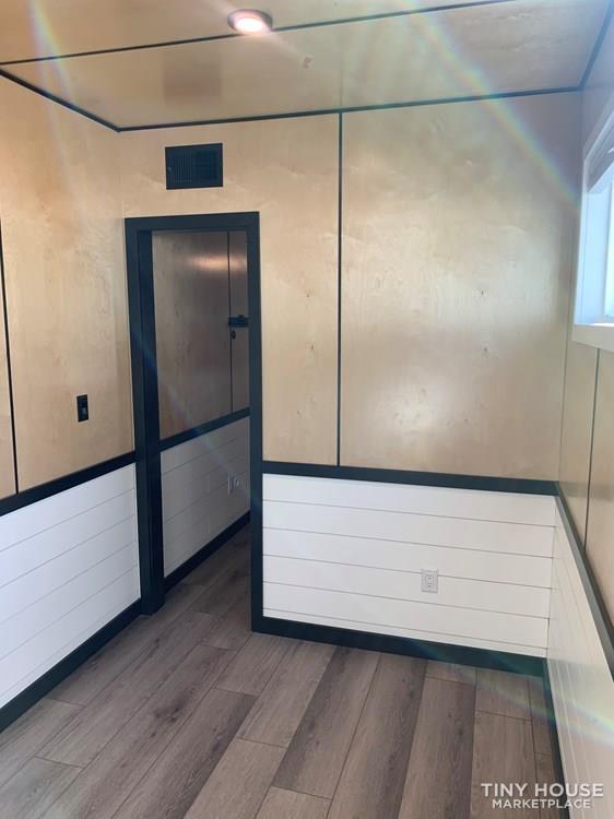 1 bed, 1 bath 320sq ft.  9 ft. ceiling’s  - Image 2 Thumbnail