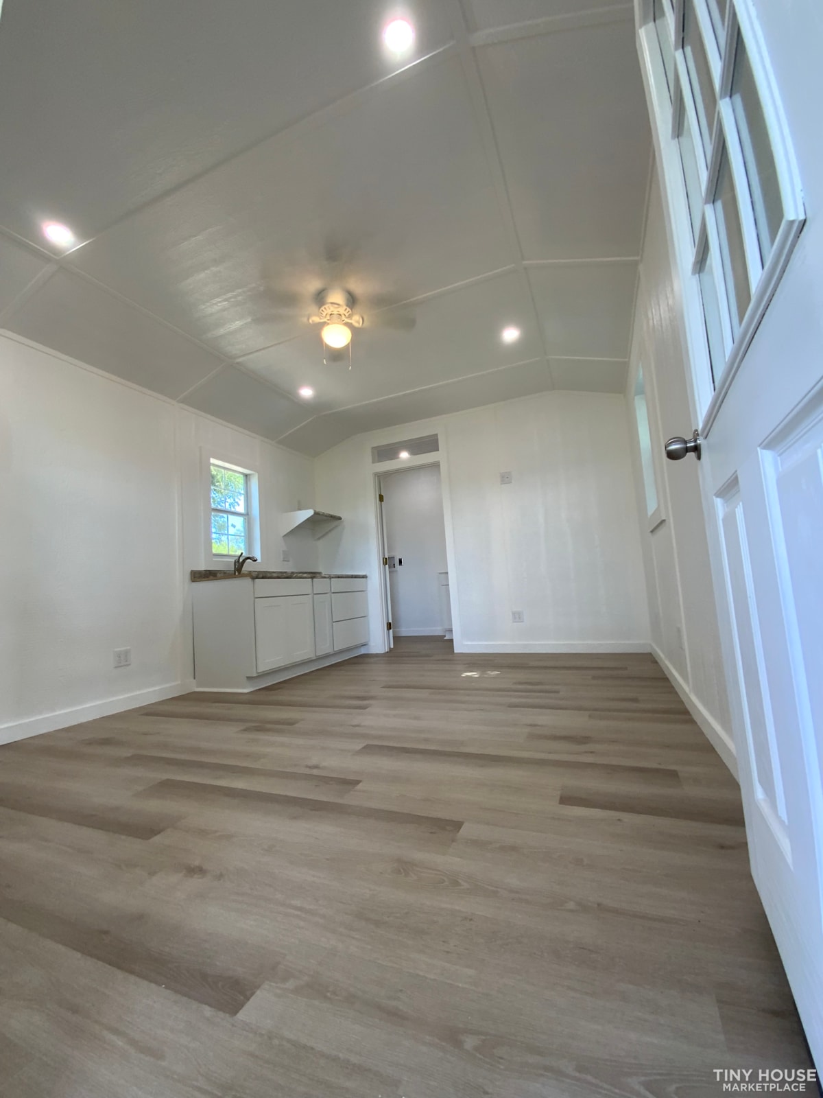 1 Bed 1 Bath Studio - Image 4 Thumbnail