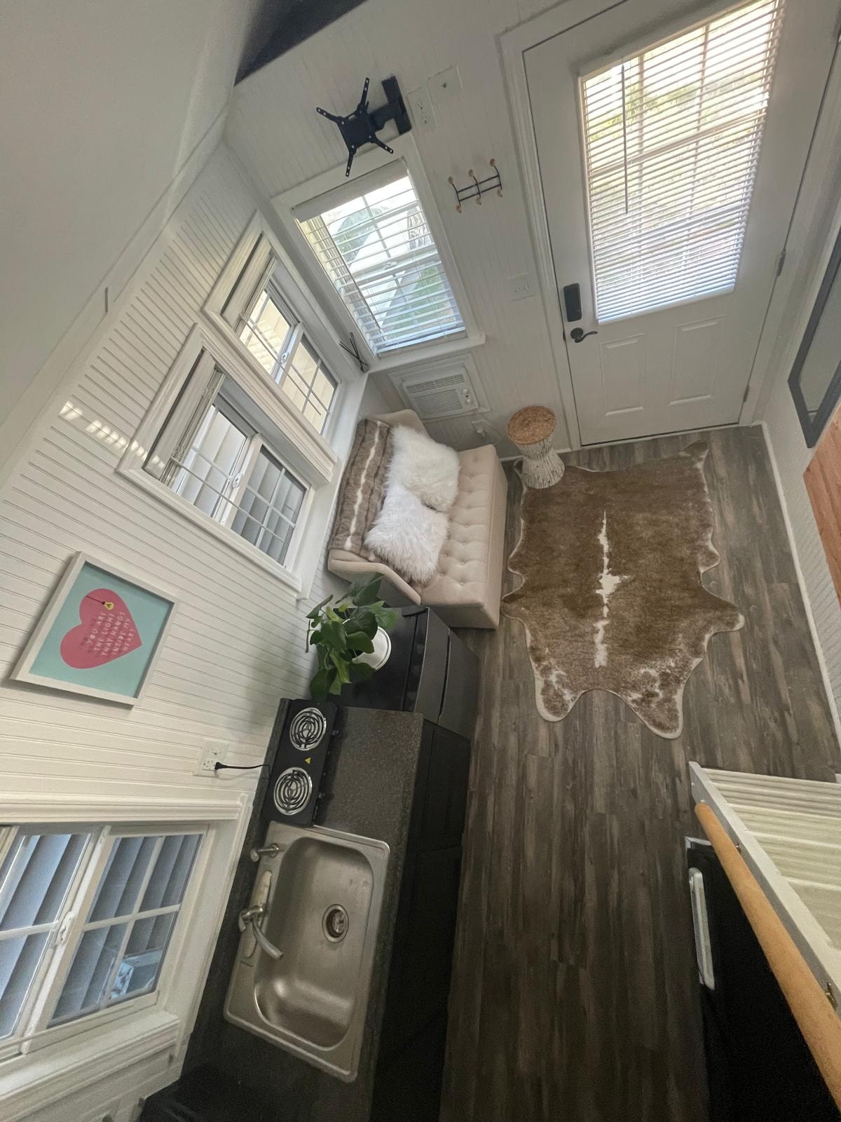 1 Bed. 1 Bath tiny Home for Sale, Charlotte, NC - Image 2 Thumbnail