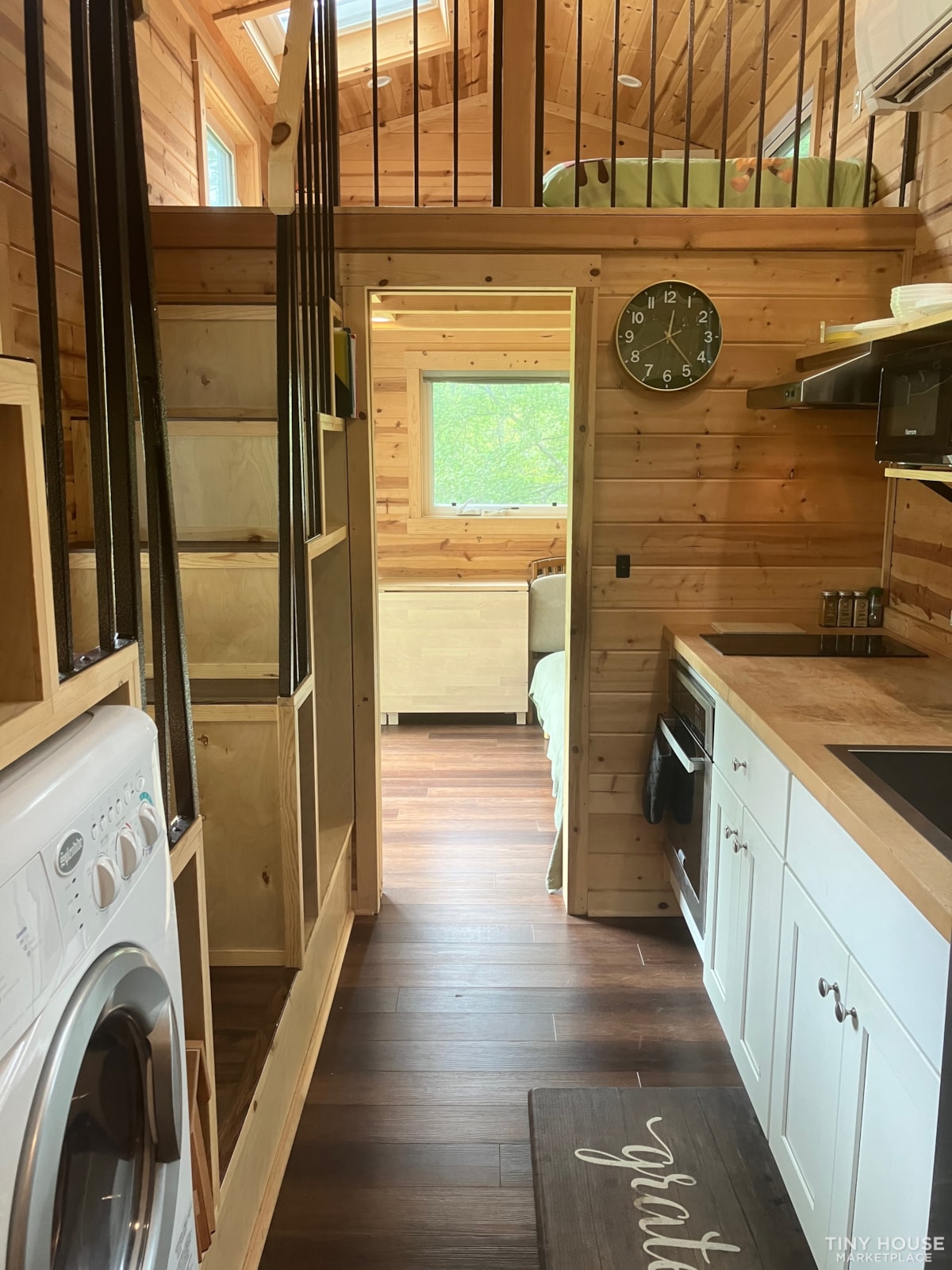 1 bedroom, 2 loft Tumbleweed with Bathtub - Image 3 Thumbnail