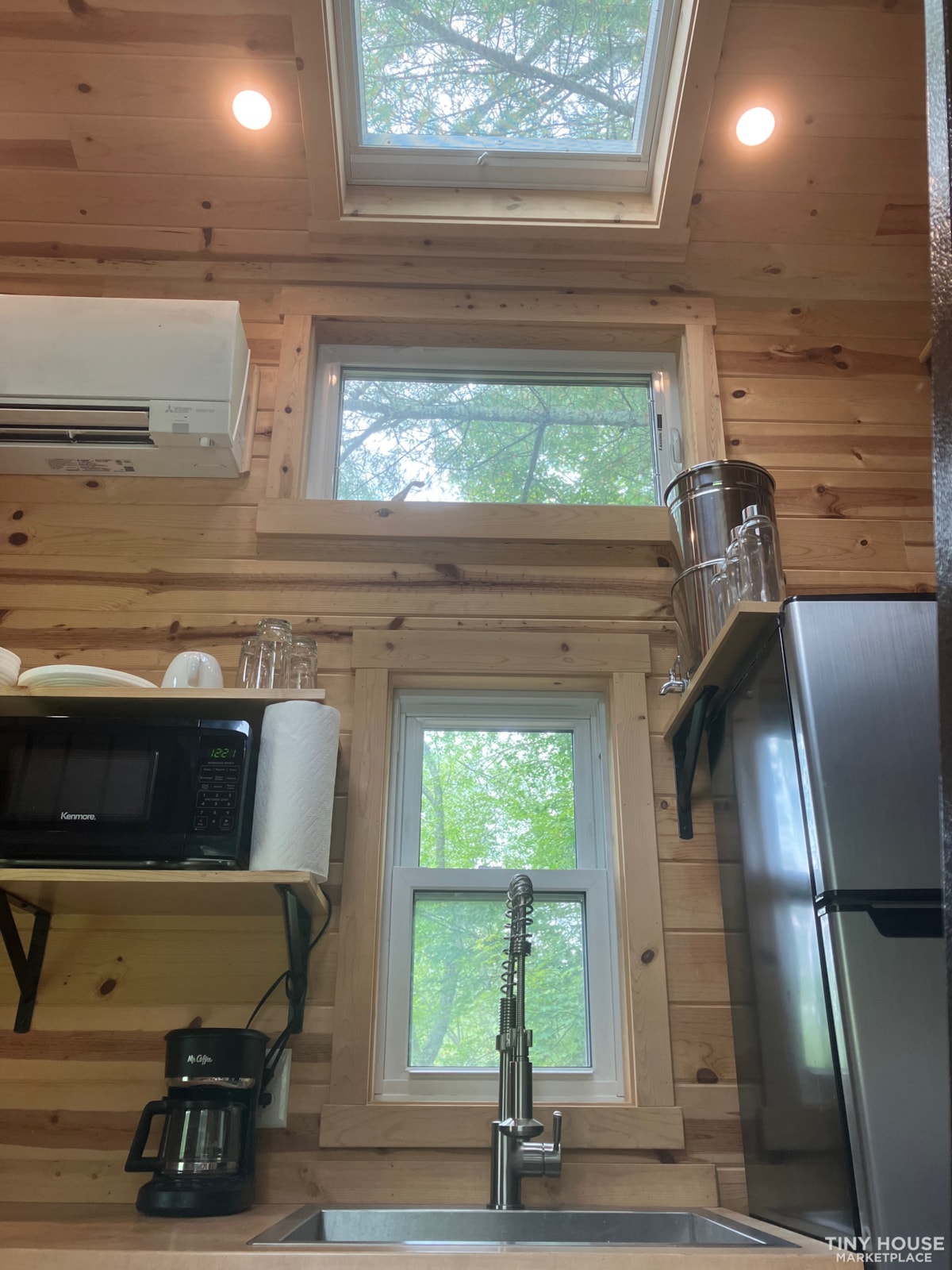 1 bedroom, 2 loft Tumbleweed with Bathtub - Image 4 Thumbnail