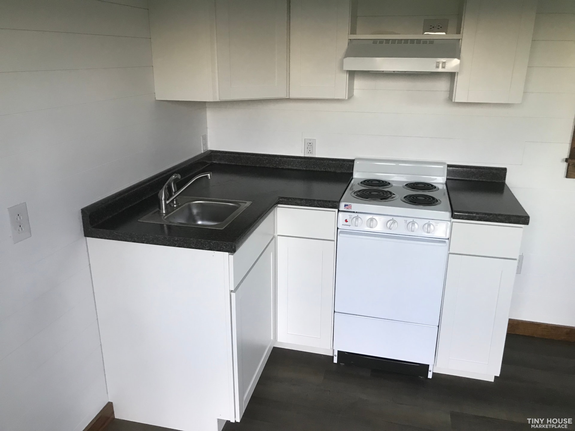 10’x30’ Tiny Home/Park Model  - Image 3 Thumbnail