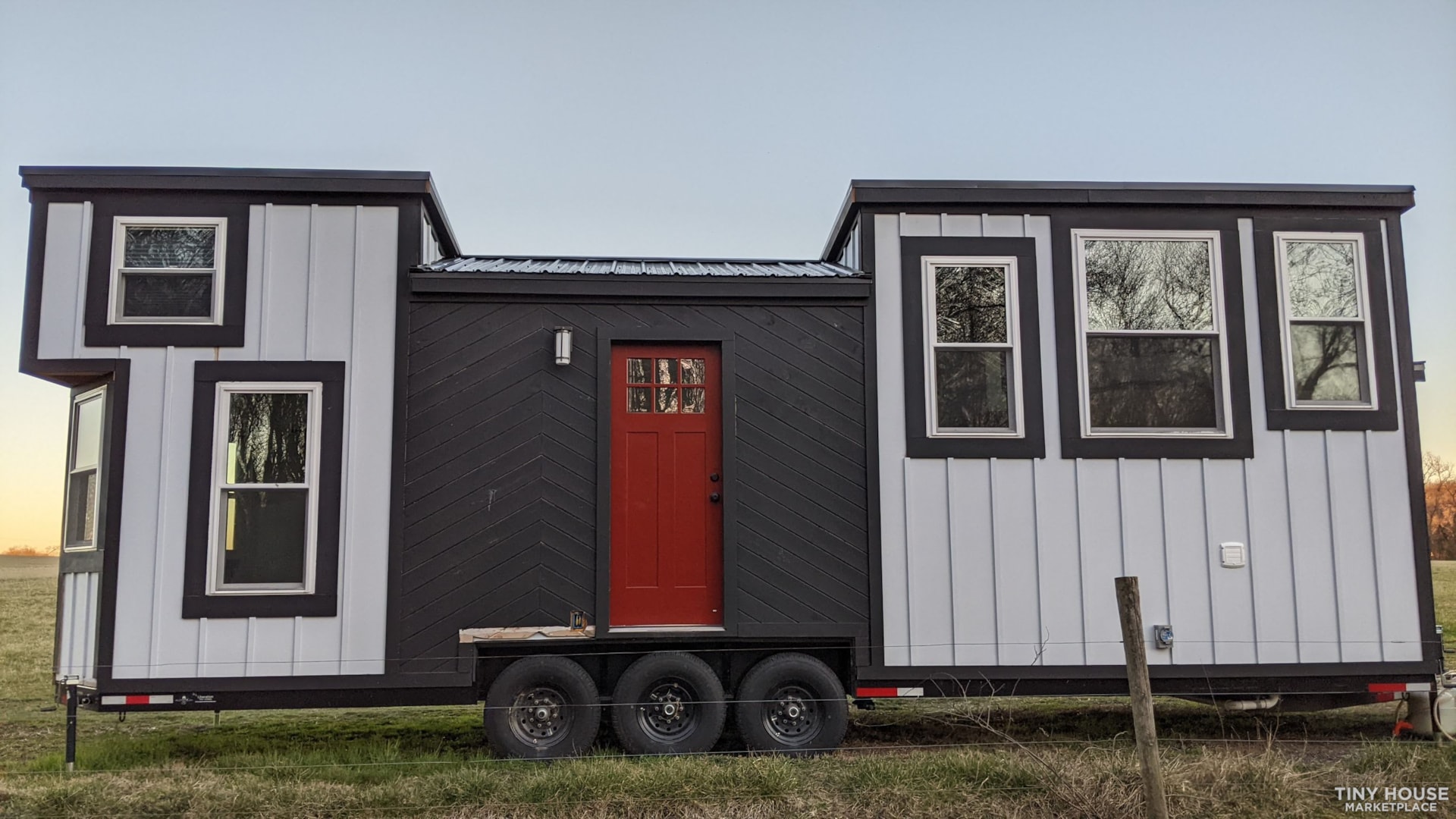 10x30 Modern Tiny House - Image 1 Thumbnail