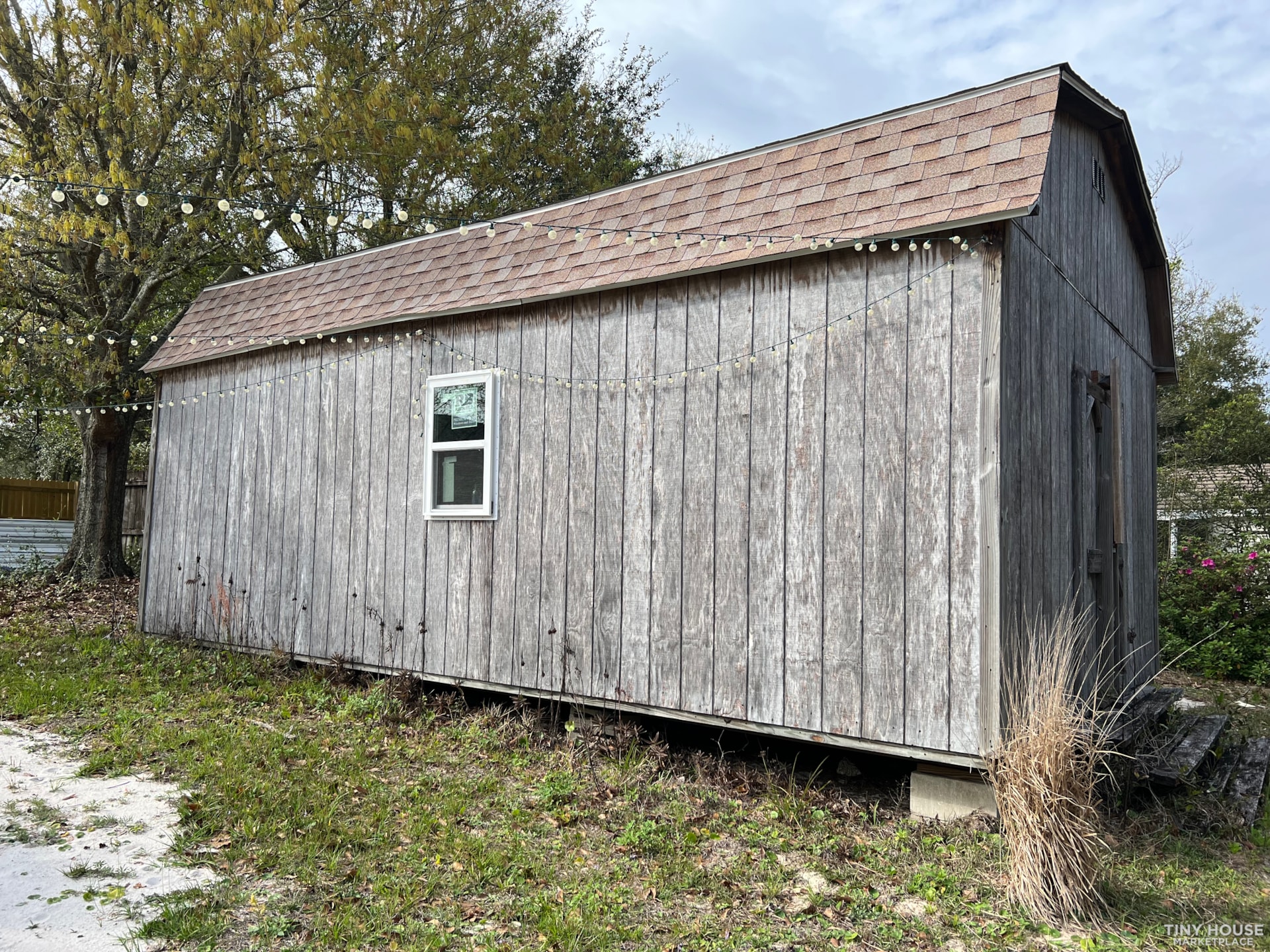 15x25 Tiny House, electric & plumbing installed, high ceilings, bath tub