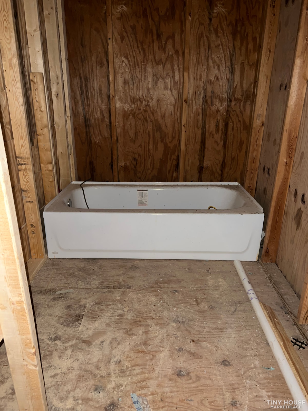15x25 Tiny House, electric & plumbing installed, high ceilings, bath tub - Image 4 Thumbnail