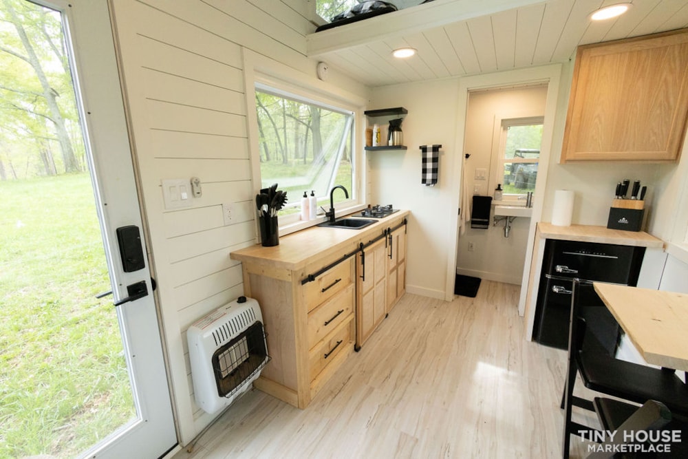 16' Modern off the grid Tiny Home - Image 3 Thumbnail
