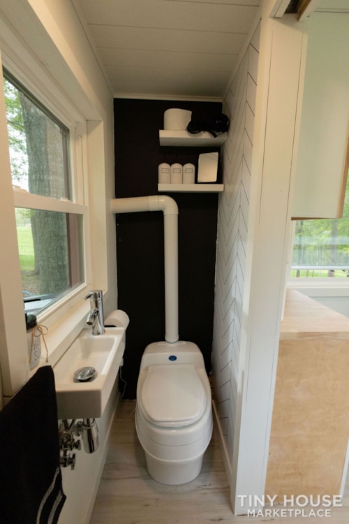 16' Modern off the grid Tiny Home - Image 4 Thumbnail