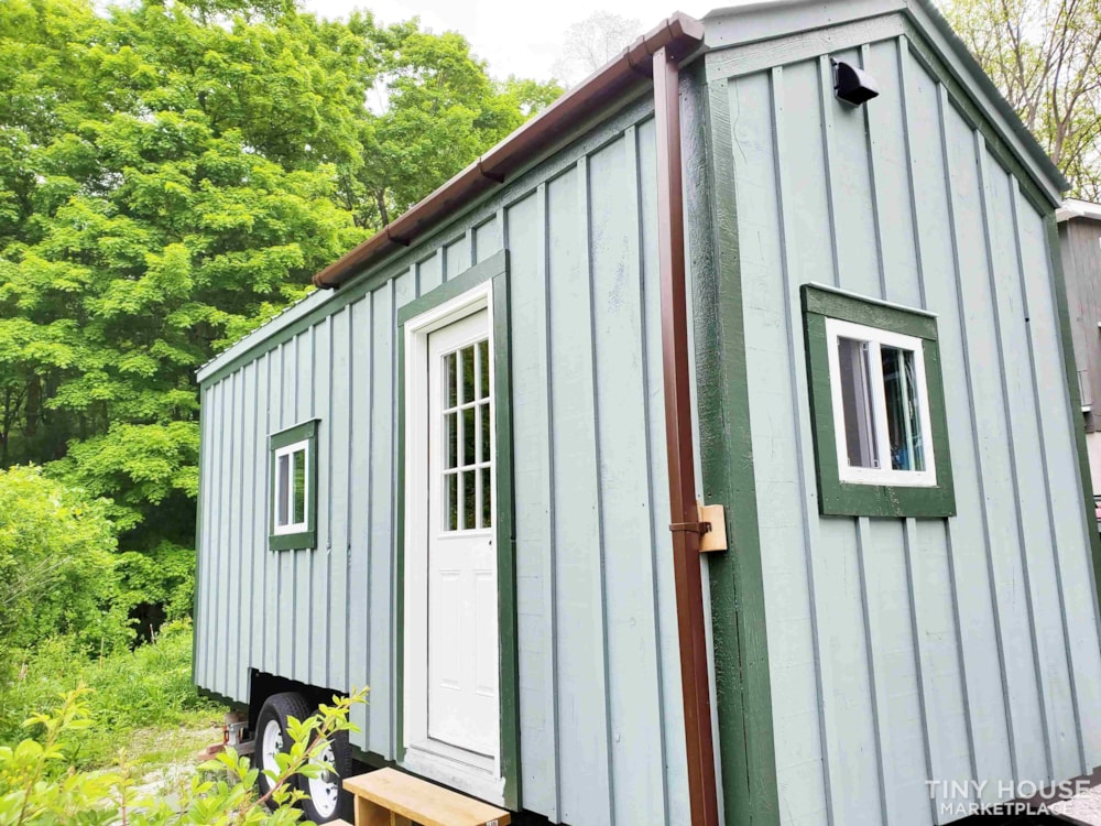160 Sq Ft Cozy and Comfy Tiny Home  - Image 3 Thumbnail