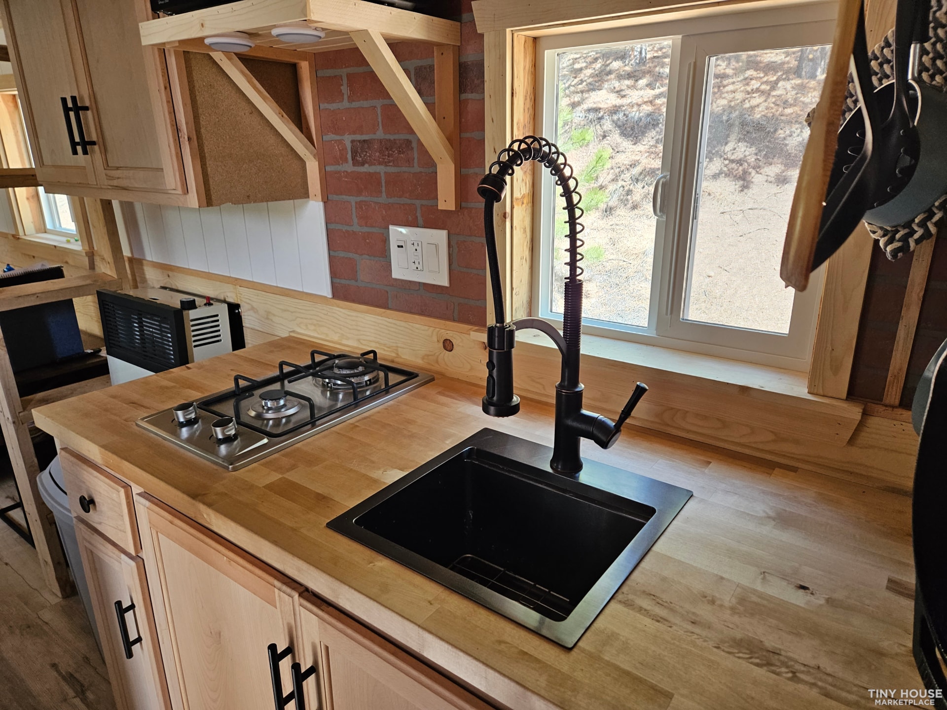 17' Tiny Home Traveler - Image 3 Thumbnail