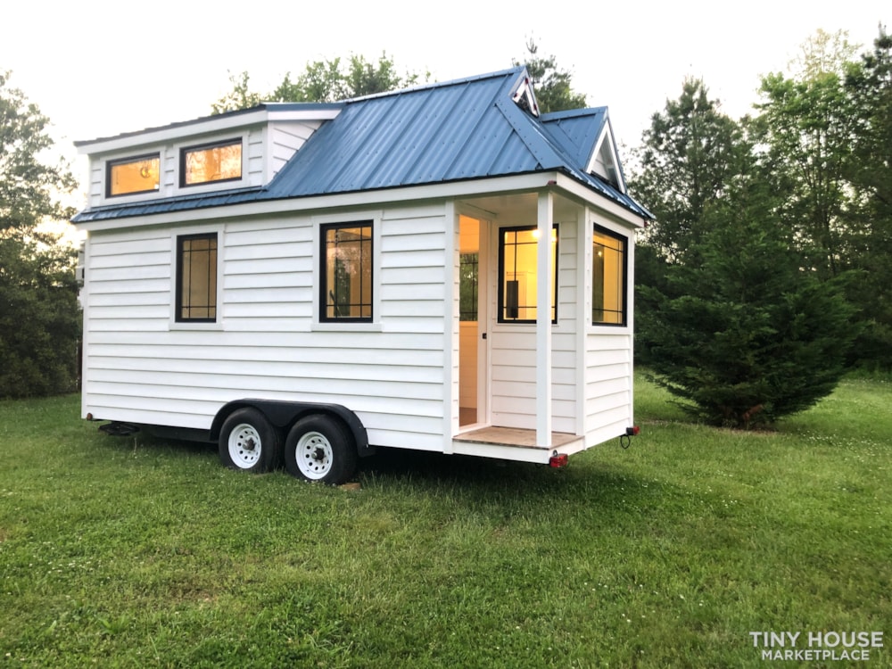 18ft Luxury Tiny House on Wheels - Image 1 Thumbnail