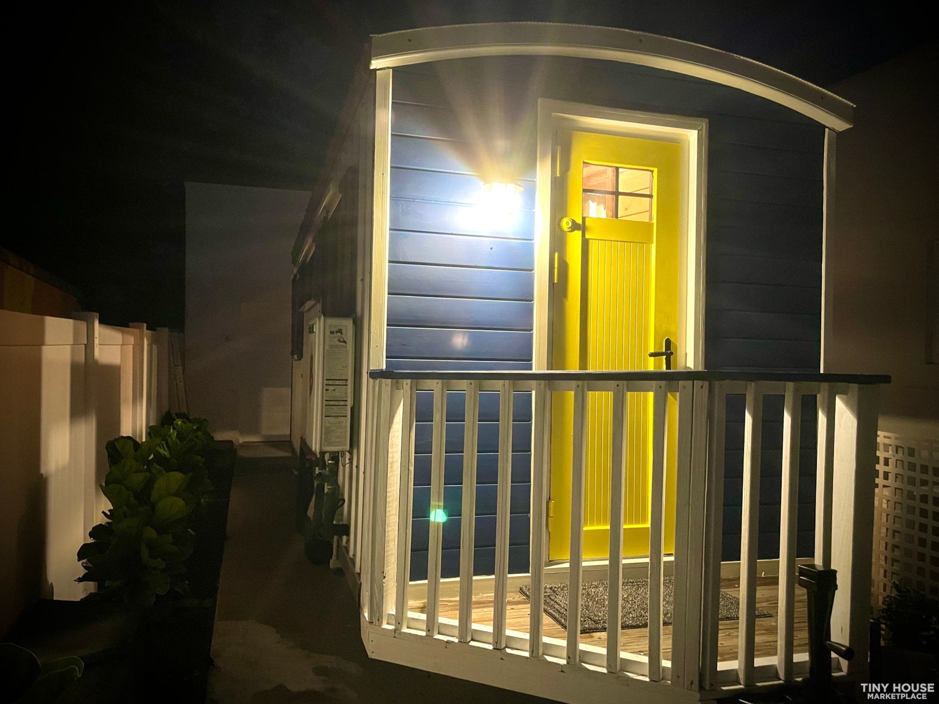 18ft Tiny house cabin on wheels!  - Image 2 Thumbnail