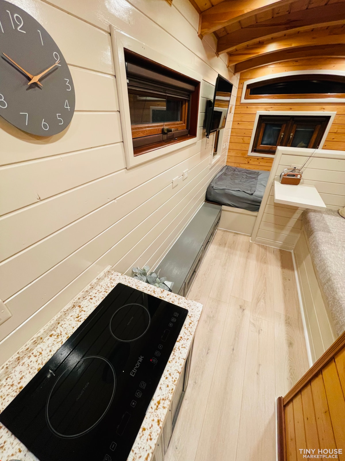 18ft Tiny house cabin on wheels!  - Image 3 Thumbnail