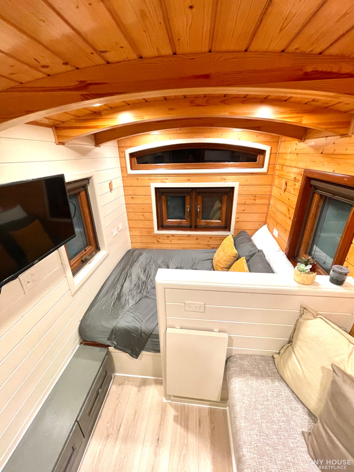 18ft Tiny house cabin on wheels!  - Image 4 Thumbnail