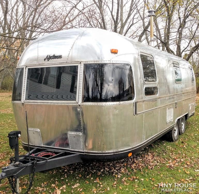 Tiny House for Sale 1988 airstream excella off the grid