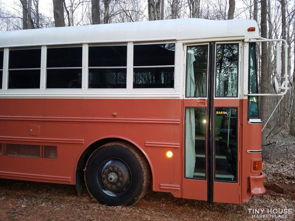 1998 converted Thomas school bus - Image 2 Thumbnail