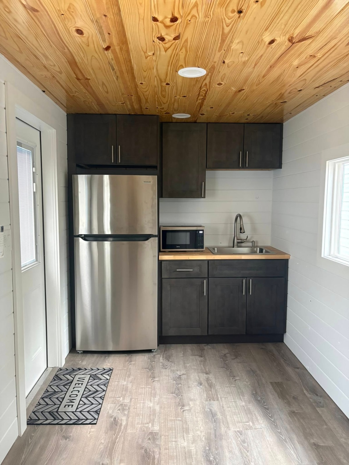 20' Container Mini-Home - Image 2 Thumbnail