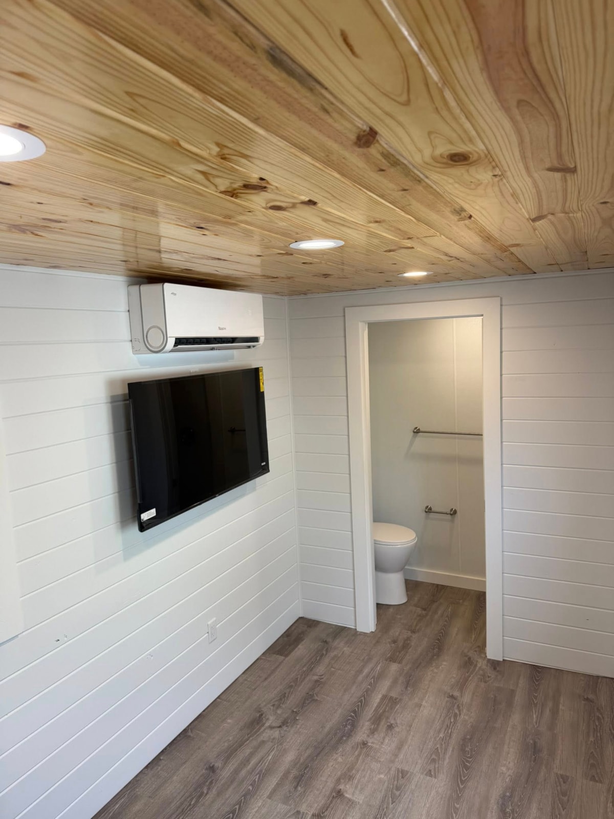 20' Container Mini-Home - Image 3 Thumbnail