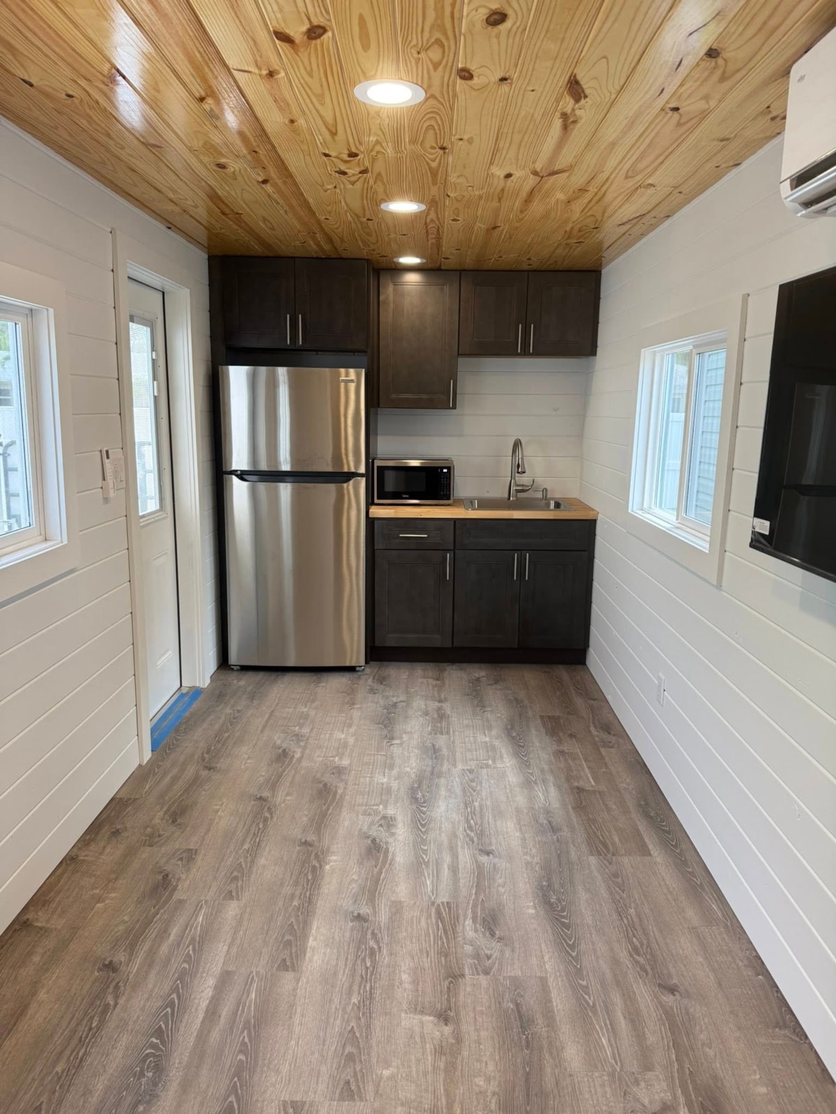 20' Container Mini-Home - Image 4 Thumbnail