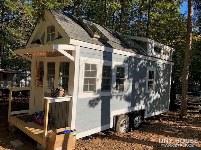 20’ Craftsman Style Built by Licensed Builder! Barely used! 282 Sq. Ft - Image 1 Thumbnail