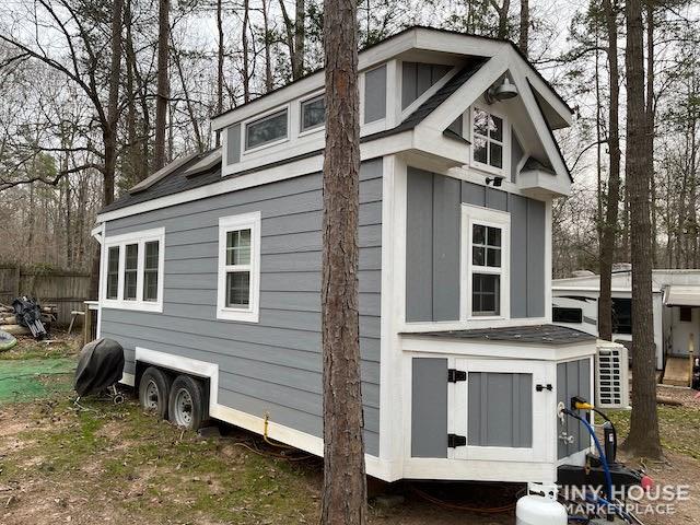 20’ Craftsman Style Built by Licensed Builder! Barely used! 282 Sq. Ft - Image 4 Thumbnail