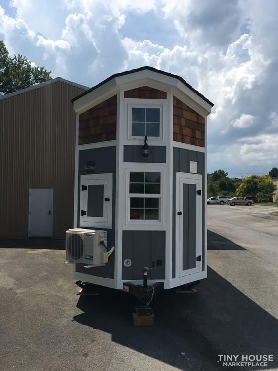  20' CRAFTSMAN STYLE TINY HOME - Image 2 Thumbnail