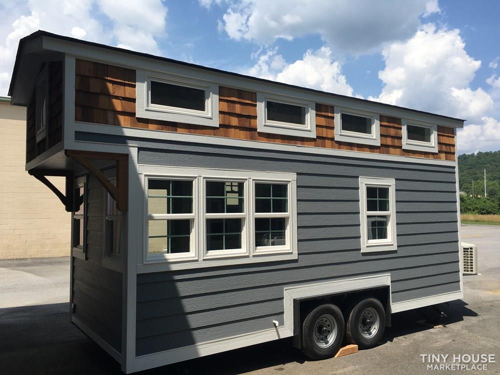  20' CRAFTSMAN STYLE TINY HOME - Image 3 Thumbnail
