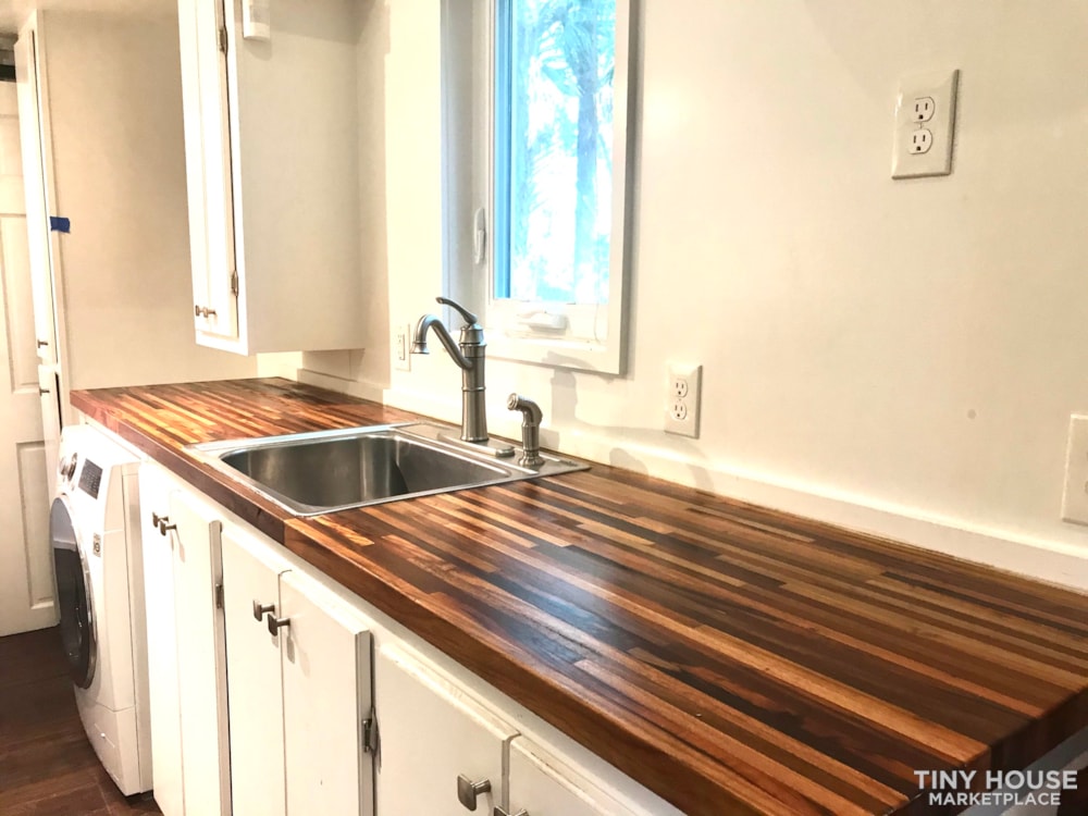 SOLD. UNIQUE TINY HOUSE ON WHEELS IN MINT CONDITION!