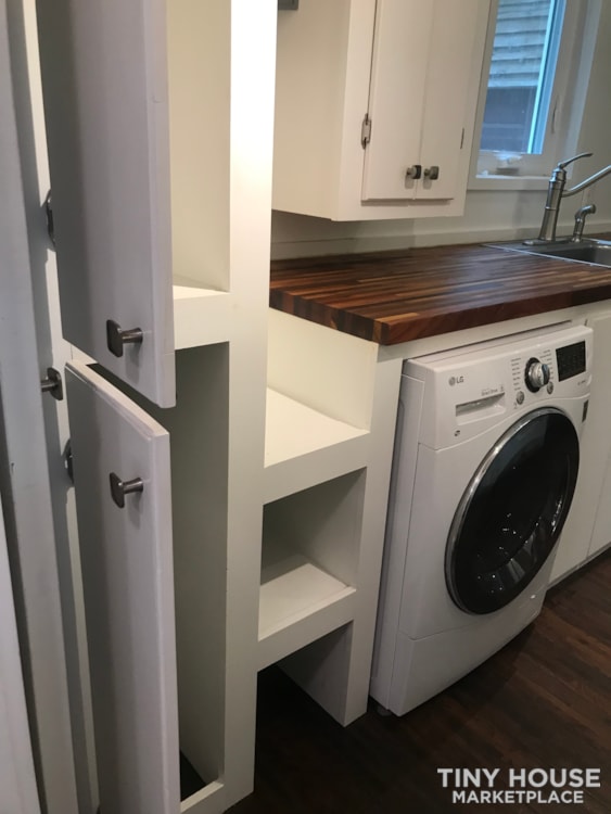 SOLD. UNIQUE TINY HOUSE ON WHEELS IN MINT CONDITION! - Image 3 Thumbnail