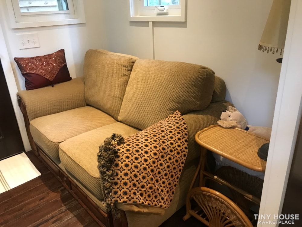 SOLD. UNIQUE TINY HOUSE ON WHEELS IN MINT CONDITION! - Image 4 Thumbnail