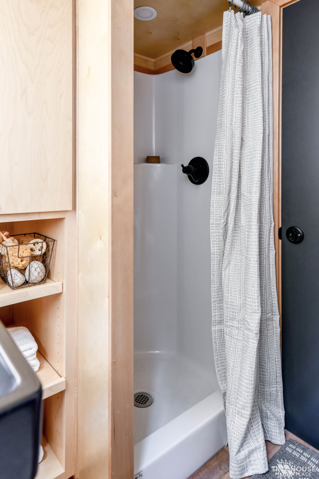 20 Ft Tiny Homr - 2 Lofts - Washer + Dryer  - Image 4 Thumbnail