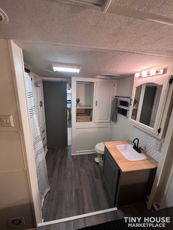 2001 Crossroads 5th Wheel Camper - Image 2 Thumbnail
