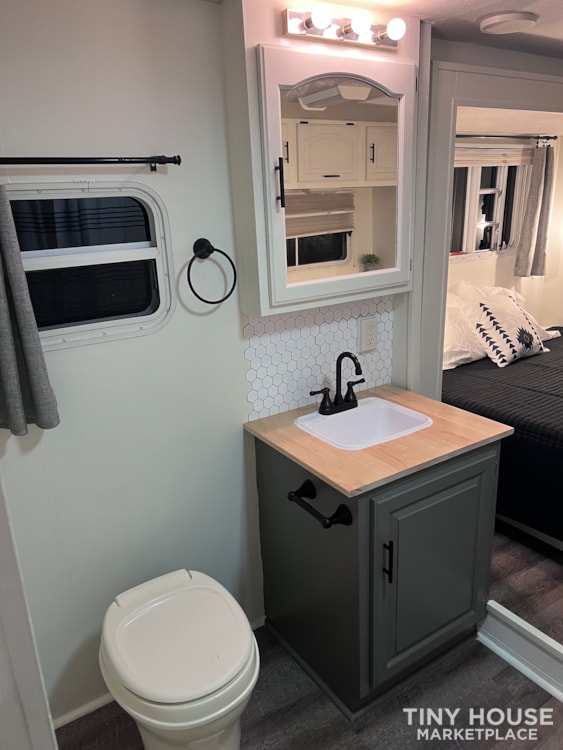 2001 Crossroads 5th Wheel Camper - Image 3 Thumbnail