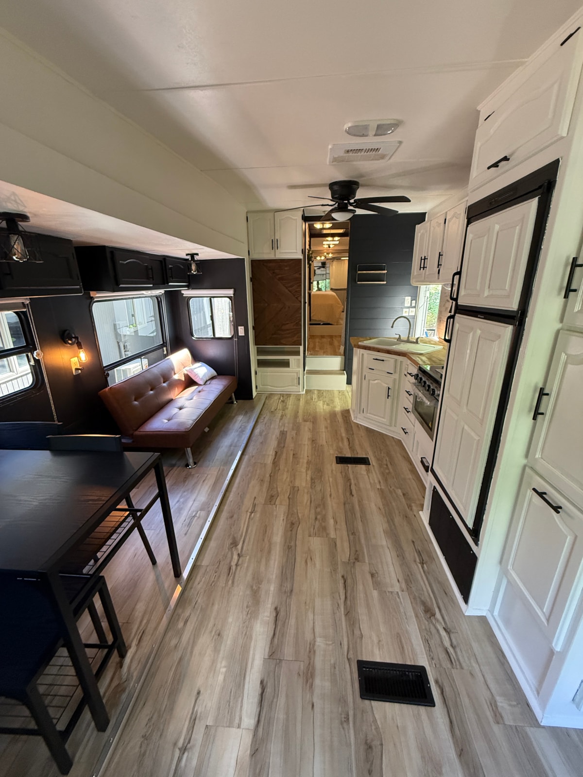 2003 Montana All-Season 5th Wheel – Fully Renovated & Ready for Adventure - Image 2 Thumbnail