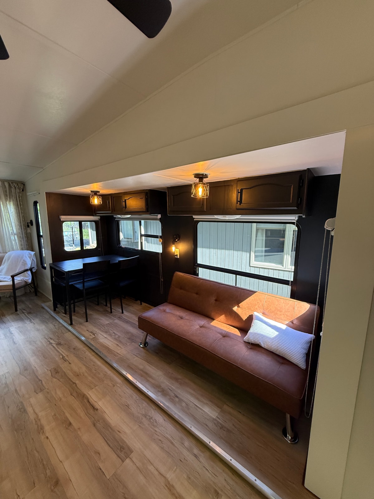 2003 Montana All-Season 5th Wheel – Fully Renovated & Ready for Adventure - Image 4 Thumbnail