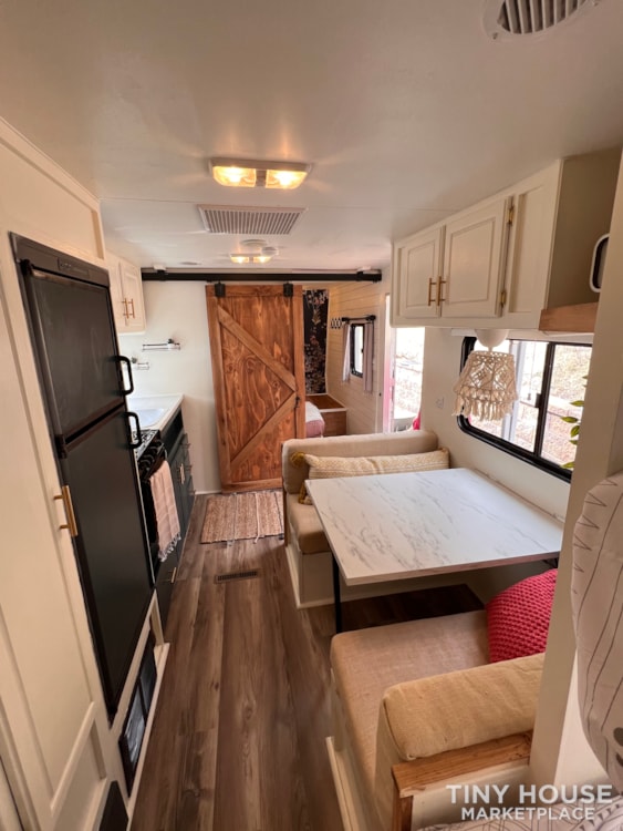 2005 Fleetwood Mallard Camper - Image 1 Thumbnail