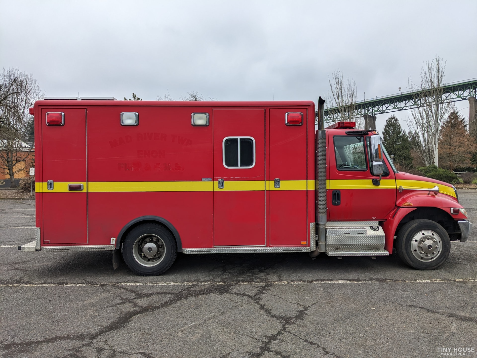 2008 International 4300 Ambulance - Image 3 Thumbnail
