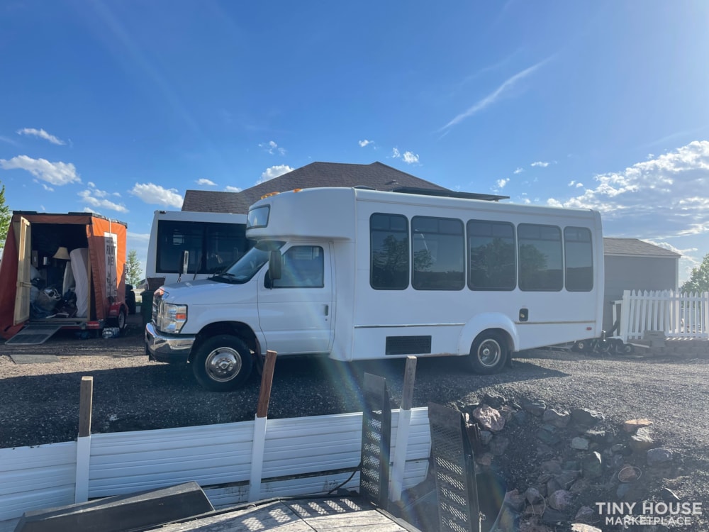2015 22' Solar Powered Bus Conversion Ready - Image 2 Thumbnail