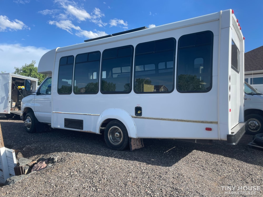 2015 22' Solar Powered Bus Conversion Ready - Image 3 Thumbnail