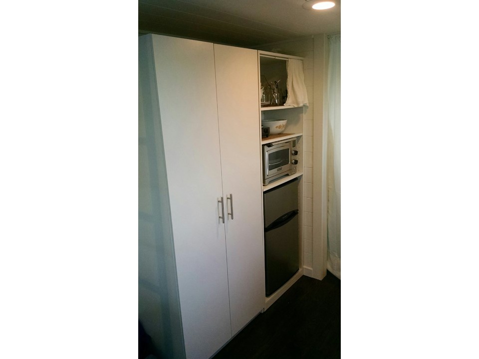 Stylish Tiny House for Sale! - Image 3 Thumbnail