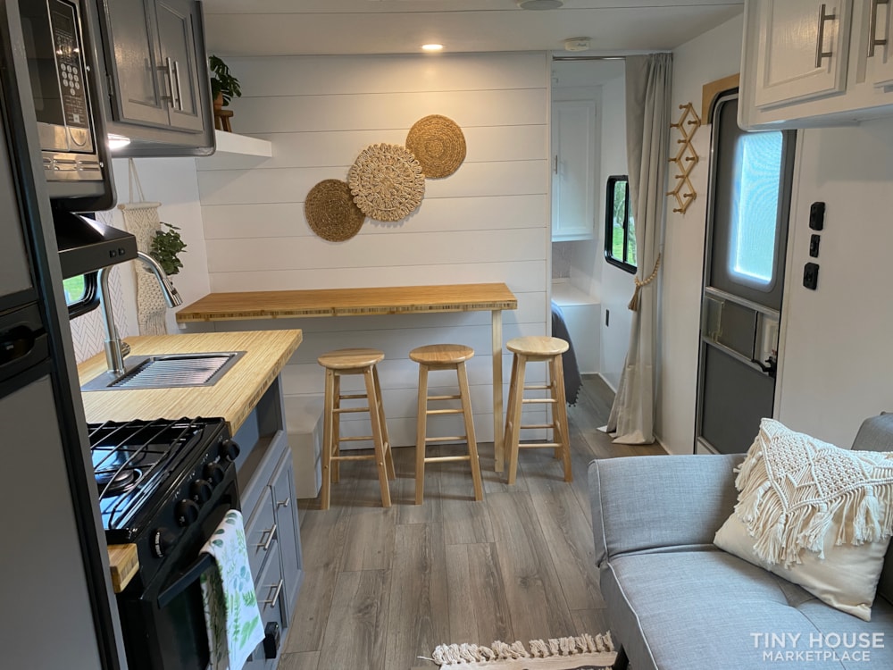 2017 Fully Renovated RV! Sleeps 5! Gorgeous! - Image 2 Thumbnail