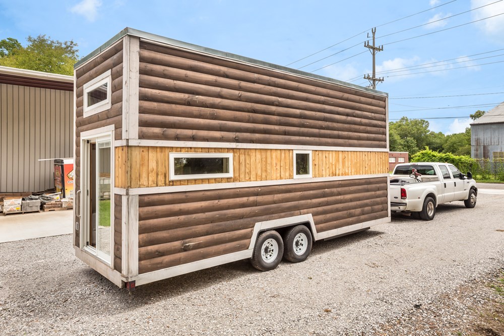 Upscale Tiny House Loaded with Amenities - Image 2 Thumbnail