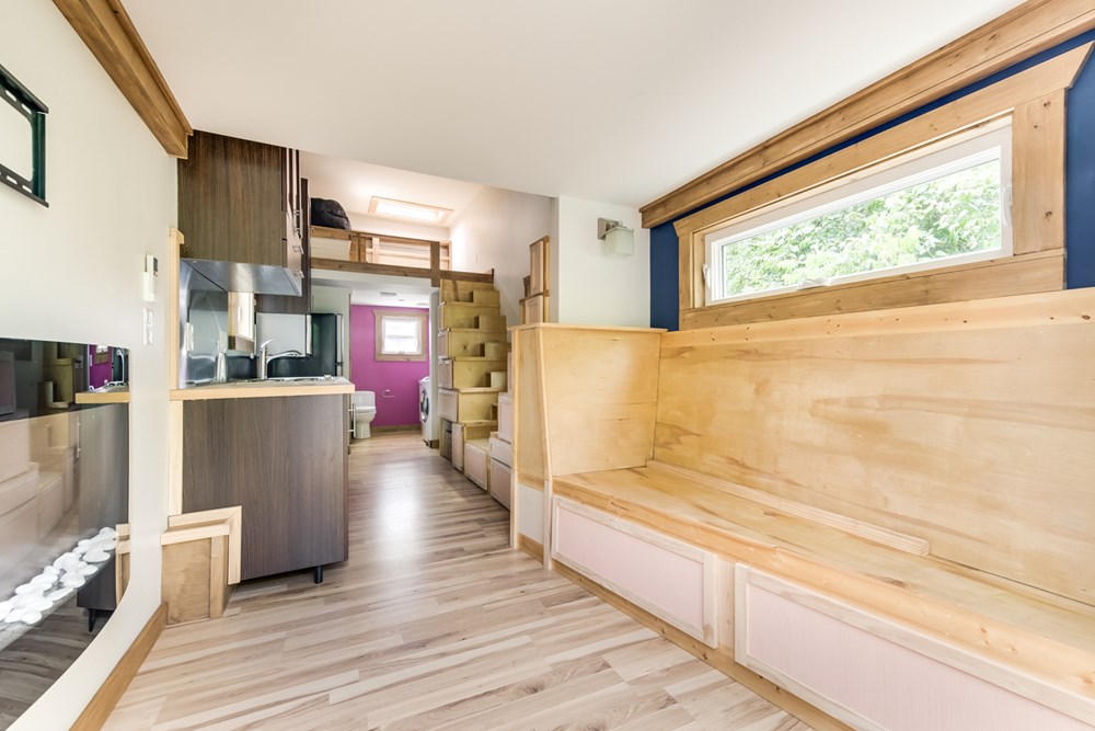 Upscale Tiny House Loaded with Amenities - Image 4 Thumbnail