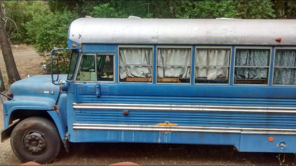 40-Foot Skoolie Fully-Loaded/Move-in Ready! - Image 2 Thumbnail